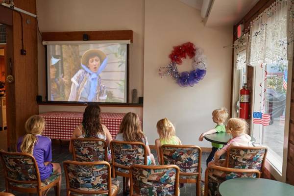 Williamsburg Camping Resort One Bedroom Cabin 3