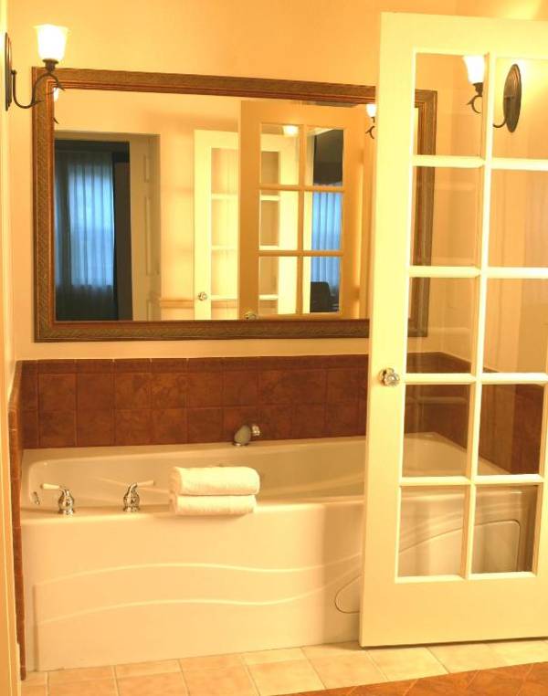 Fairhaven Village Inn