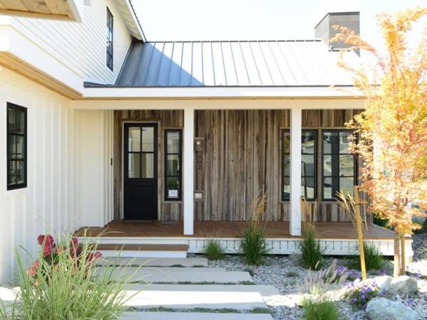 Arroyo with a Carriage House #60