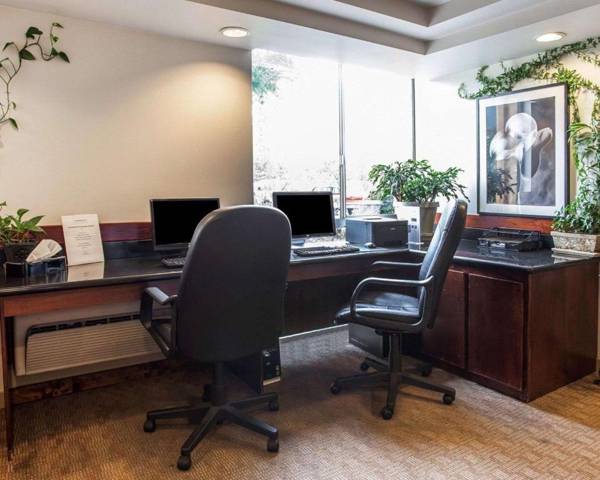 Workspace - Quality Inn & Suites Everett