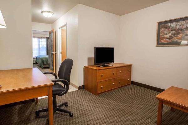 Workspace - Quality Inn & Suites Federal Way - Seattle