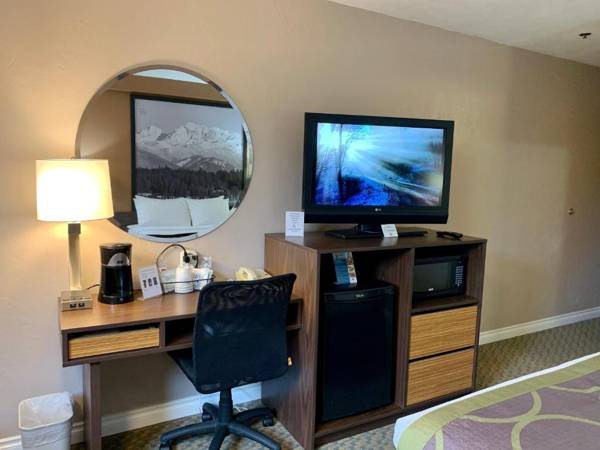 Workspace - Super 8 by Wyndham Port Angeles at Olympic National Park