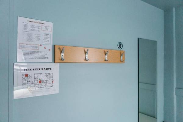 HI - Seattle Hostel at the American Hotel