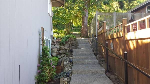Island View-Spectacular view of Puget Sound and the Olympic Mountains