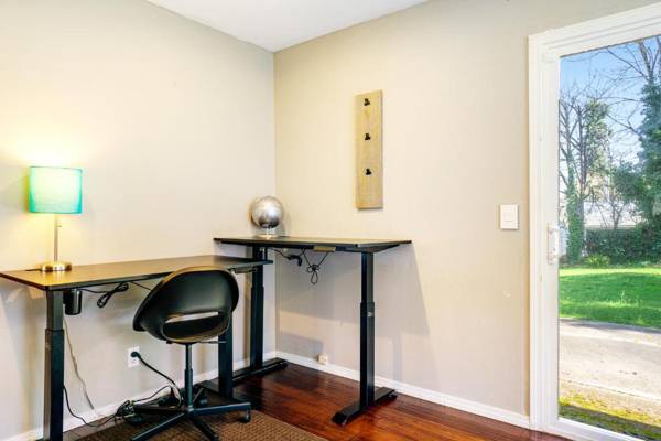 Workspace - Evergreen Shadow