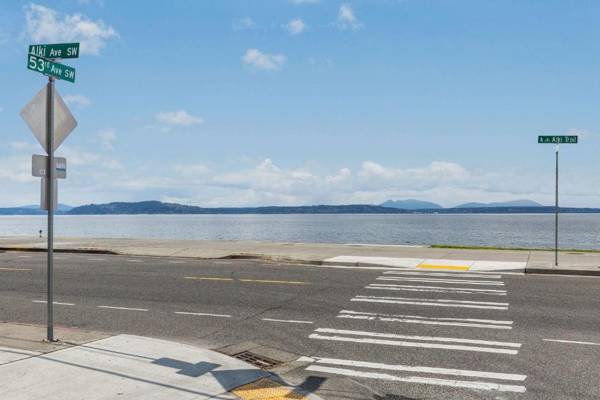 Prime Location 1BR Steps to Alki Beach Free Wifi EXTENDED STAY