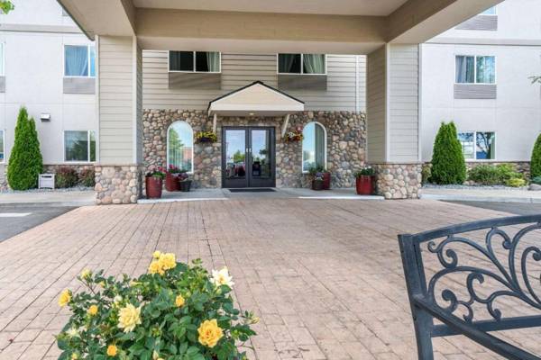 Quality Inn & Suites at Olympic National park