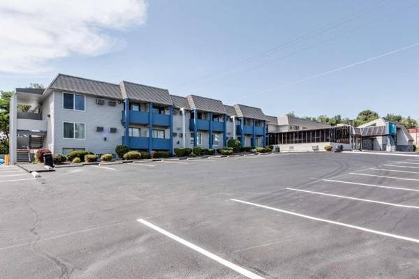 Days Inn & Suites by Wyndham Spokane