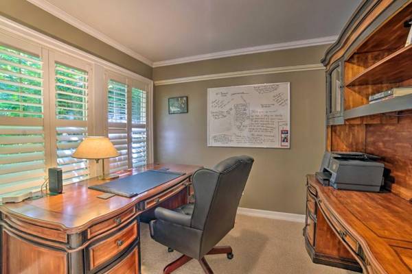 Workspace - Beautiful Wine Country Home with Hot Tub and Lake View