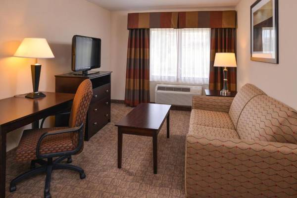 Workspace - Holiday Inn Express & Suites Bridgeport an IHG Hotel