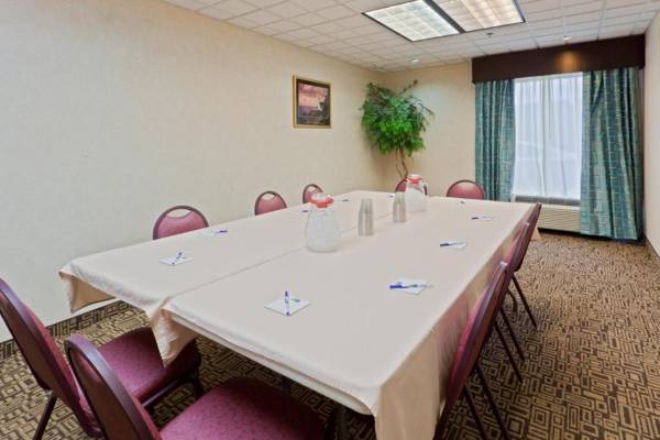 Holiday Inn Express Hotel & Suites Charleston-Southridge an IHG Hotel