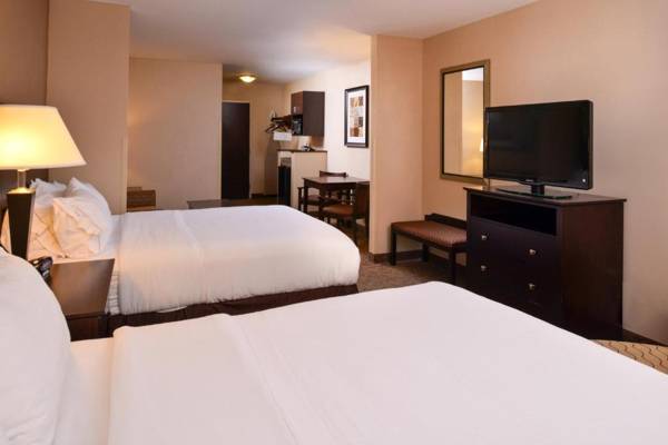 Holiday Inn Express & Suites Fairmont an IHG Hotel