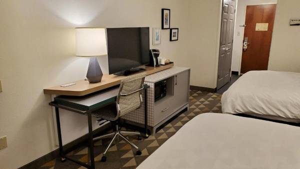 Workspace - Holiday Inn Martinsburg an IHG Hotel