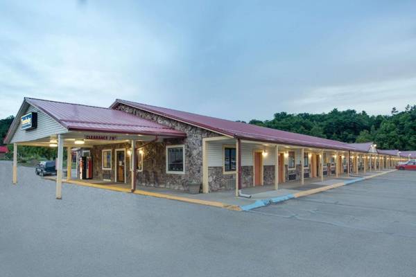 Travelodge by Wyndham Parkersburg