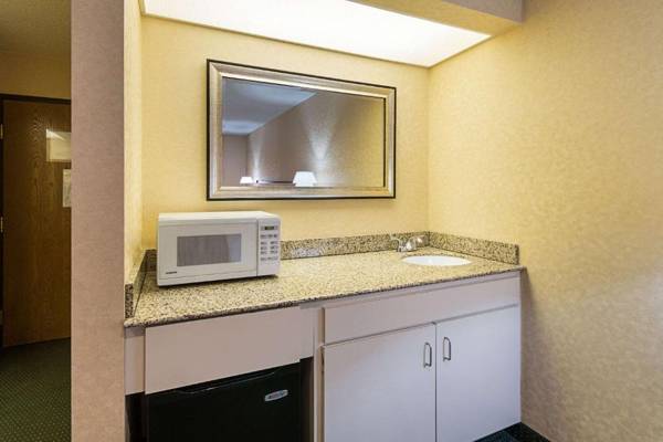 Quality Inn Parkersburg North-Vienna