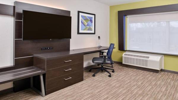 Holiday Inn Express & Suites - Parkersburg East an IHG Hotel