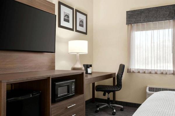 Workspace - AmericInn by Wyndham Appleton West