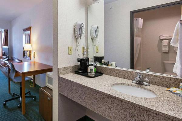 Workspace - Quality Inn & Suites Belmont Route 151