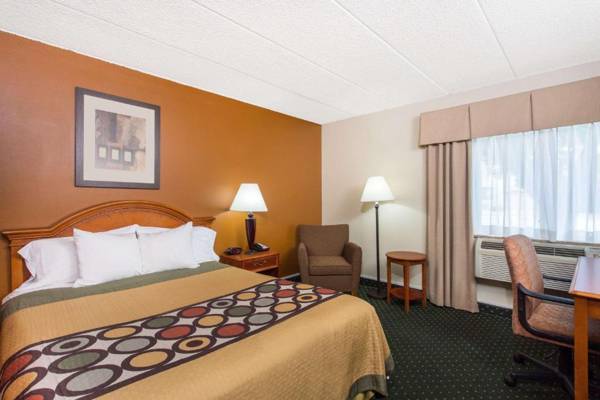 Super 8 by Wyndham Beloit