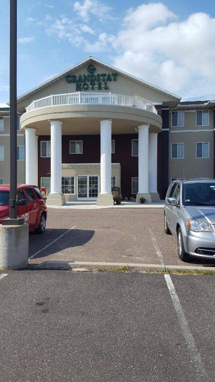 GrandStay Residential Suites Hotel - Eau Claire