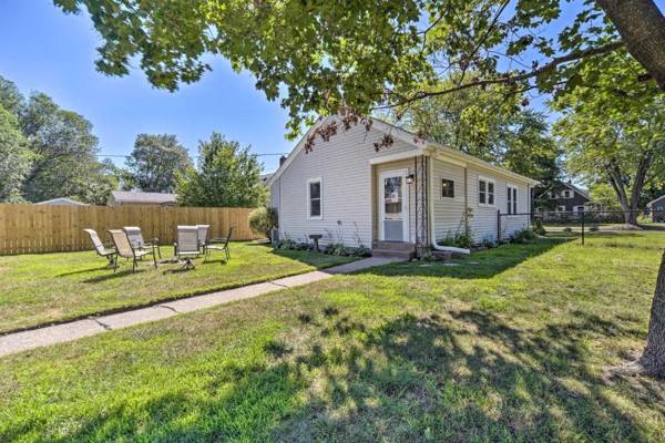 Eau Claire Home with Fire Pit Less Than 2 Mi to Dtwn!