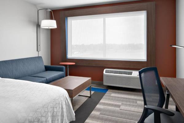 Workspace - Holiday Inn Express & Suites - Elkhorn - Lake Geneva Area an IHG Hotel