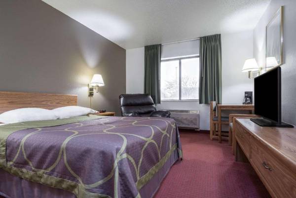 Super 8 by Wyndham Fond Du Lac