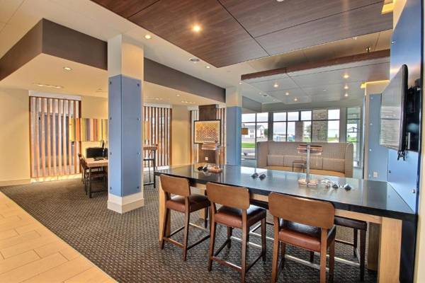 Holiday Inn Express & Suites Fond Du Lac an IHG Hotel