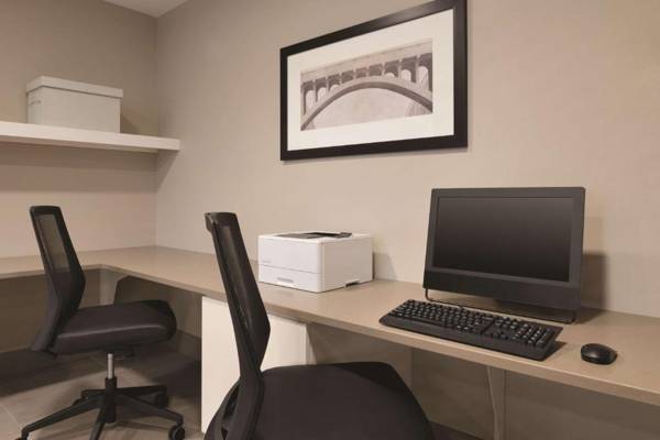 Workspace - Country Inn & Suites by Radisson Ft. Atkinson WI