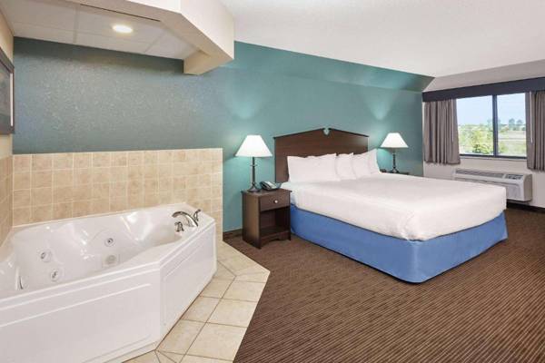 AmericInn by Wyndham Green Bay East