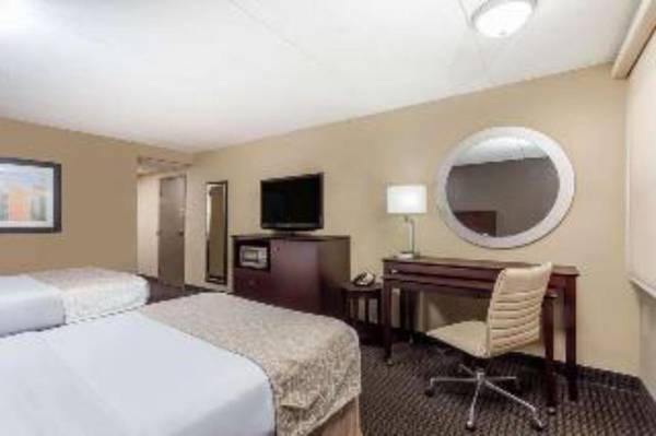 Workspace - Ramada Plaza Green Bay