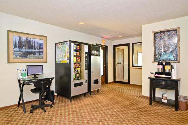 Workspace - AmeriVu Inn and Suites - Hayward