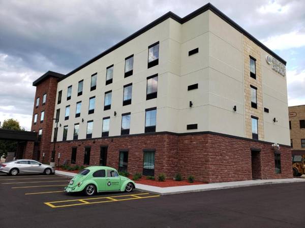 Cobblestone Hotel & Suites - Janesville