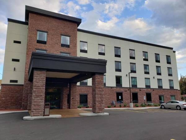 Cobblestone Hotel & Suites - Janesville