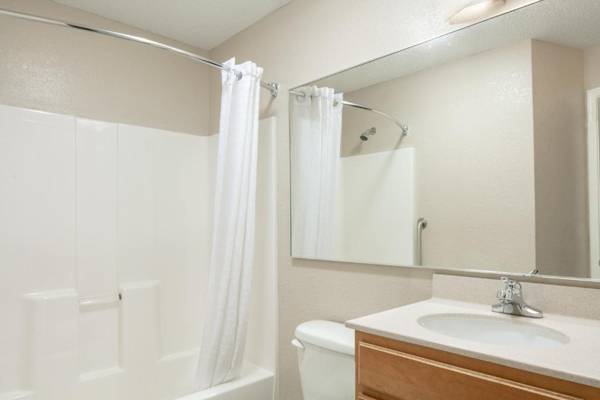 Candlewood Suites Kenosha an IHG Hotel