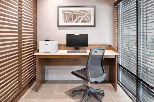 Workspace - Country Inn & Suites by Radisson La Crosse WI