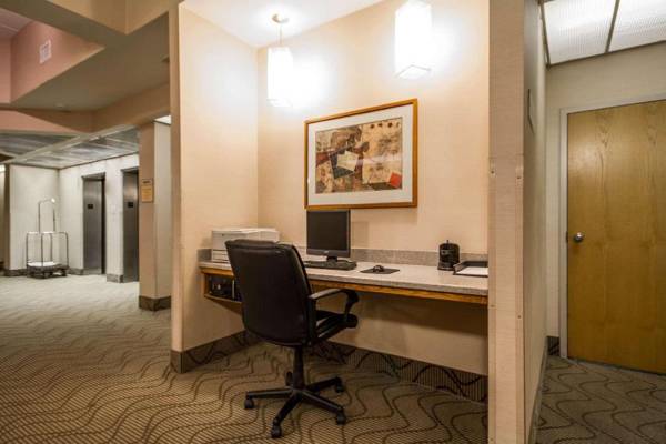 Workspace - Comfort Inn & Suites Madison - Airport