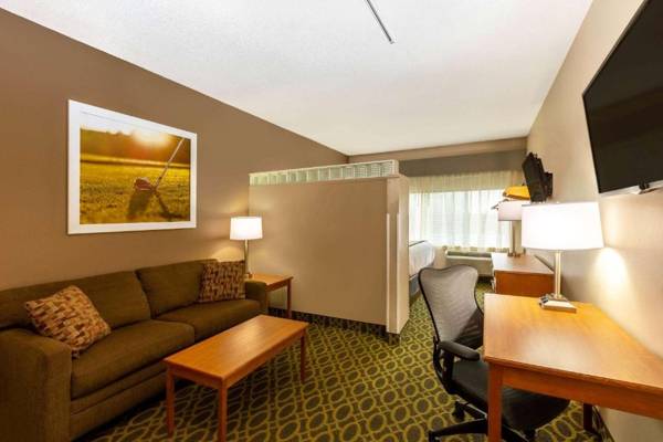 Workspace - Days Inn & Suites by Wyndham Madison