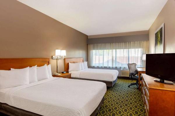 Days Inn & Suites by Wyndham Madison