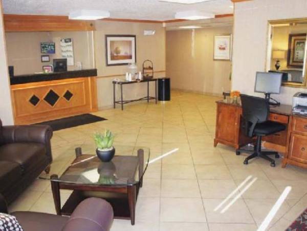 Workspace - Quality Inn & Suites Milwaukee