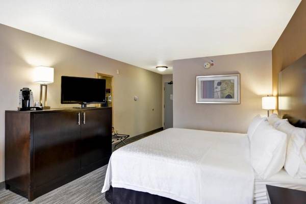 Holiday Inn Express Hotel & Suites Milwaukee-New Berlin an IHG Hotel