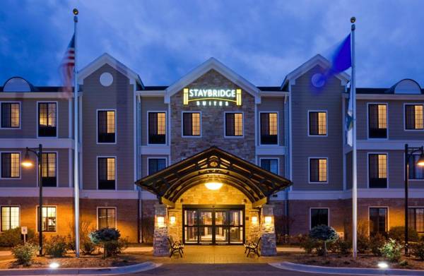 Staybridge Suites Milwaukee West-Oconomowoc an IHG Hotel