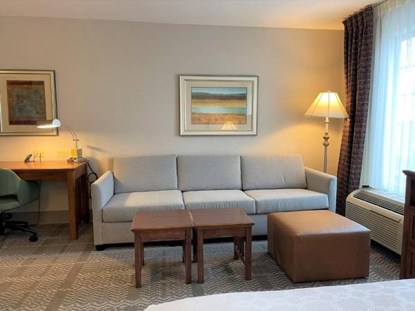 Workspace - Staybridge Suites Milwaukee West-Oconomowoc an IHG Hotel