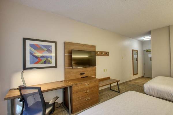 Workspace - Holiday Inn Express Hotel & Suites Oshkosh - State Route 41 an IHG Hotel