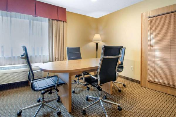 Workspace - Comfort Suites Wisconsin Dells Area