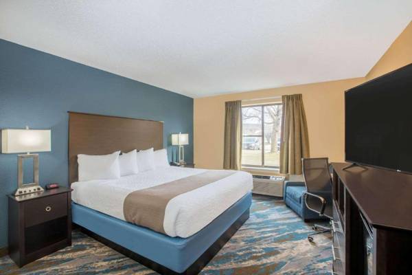 Workspace - AmericInn by Wyndham Prairie du Chien