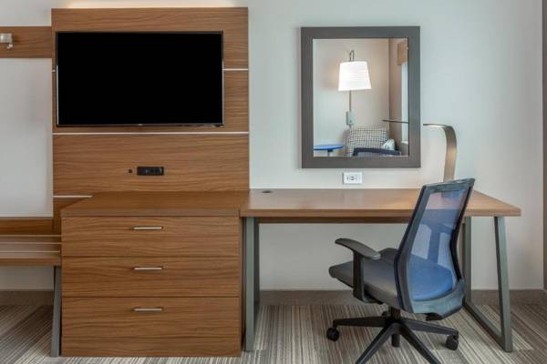 Workspace - Holiday Inn Express & Suites - Rice Lake an IHG Hotel