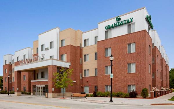 GrandStay Hotel & Suites Downtown Sheboygan