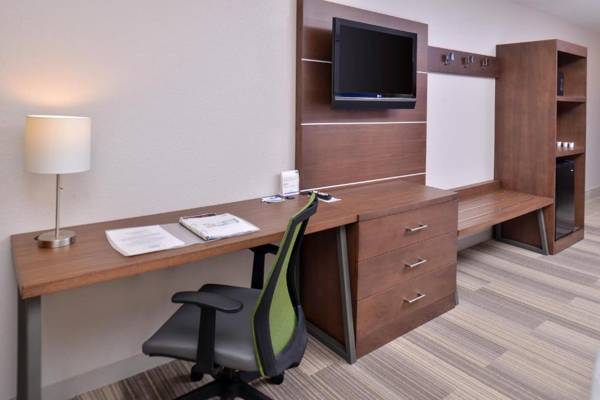 Workspace - Holiday Inn Express Hotel and Suites Stevens Point an IHG Hotel