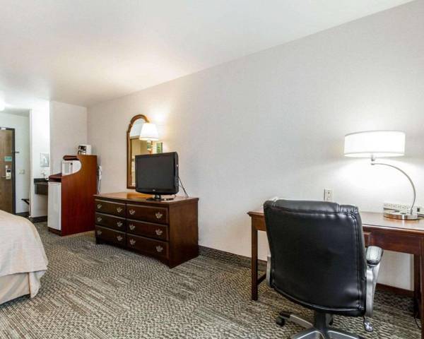 Workspace - Quality Inn & Suites Stoughton - Madison South